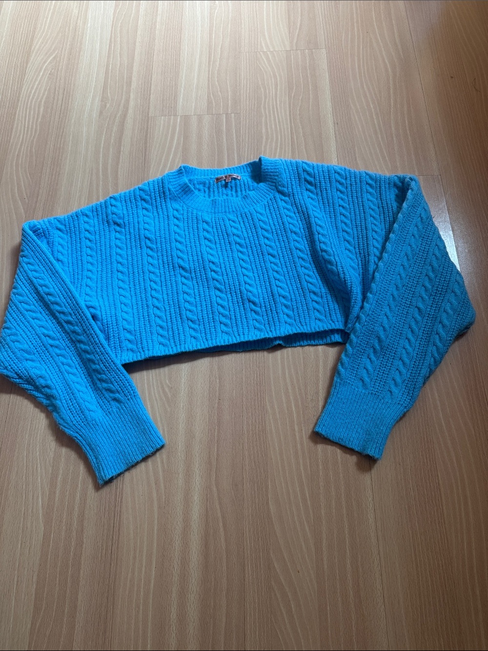Cropped Cable-Knit Crewneck Sweater in Turquoise